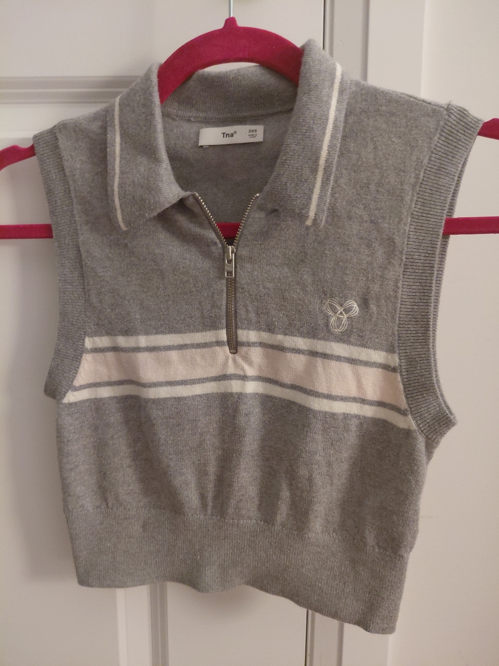 Tna Sleeveless Zip Polo Sweater Vest in Gray, Cream, Pink